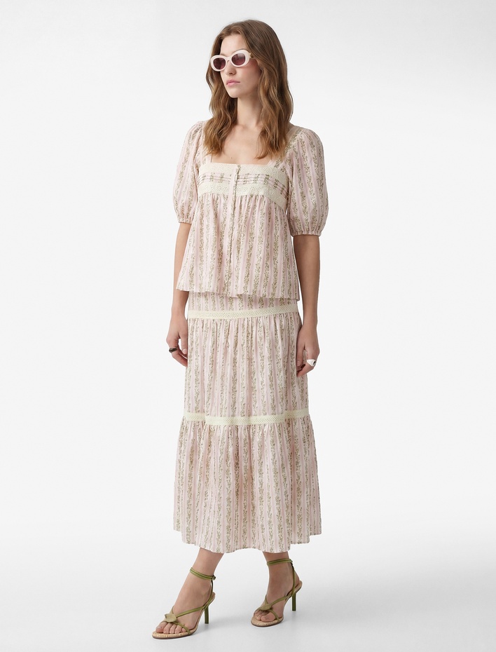  Pamuklu Dantel Detaylı Çan Kesim Kat Kat Midi Boy Çiçekli Etek