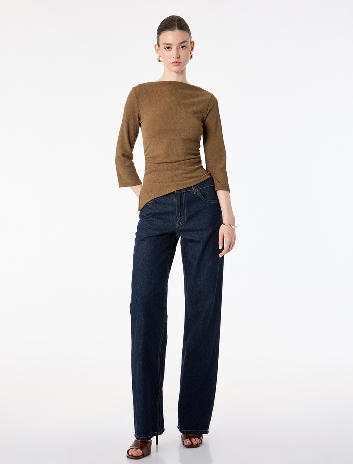  Krep Kumaş Slim Fit Drape Detaylı Asimetrik Kesim Yuvarlak Kayık Yaka Tişört
