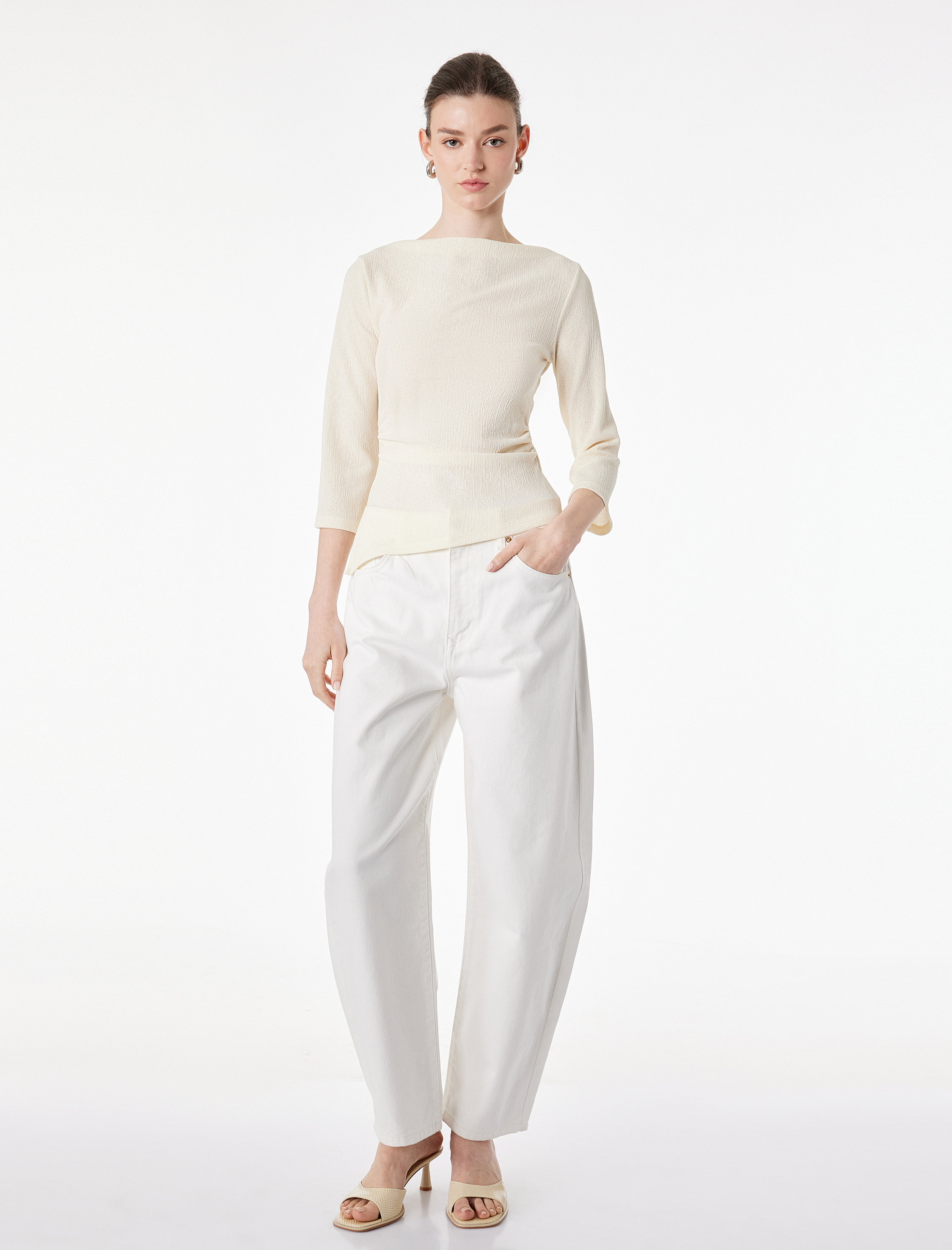   Krep Kumaş Slim Fit Drape Detaylı Asimetrik Kesim Yuvarlak Kayık Yaka Tişört