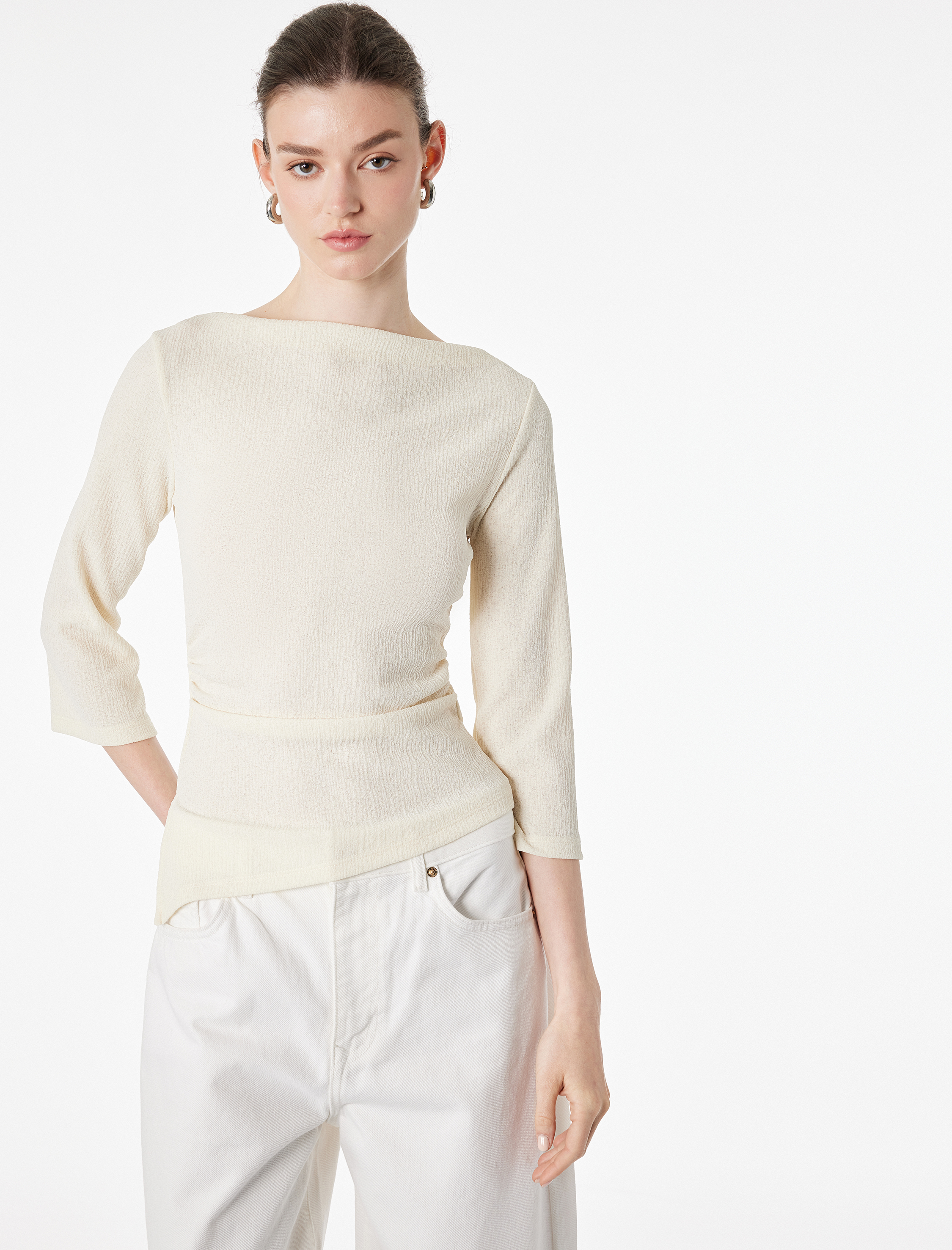   Krep Kumaş Slim Fit Drape Detaylı Asimetrik Kesim Yuvarlak Kayık Yaka Tişört