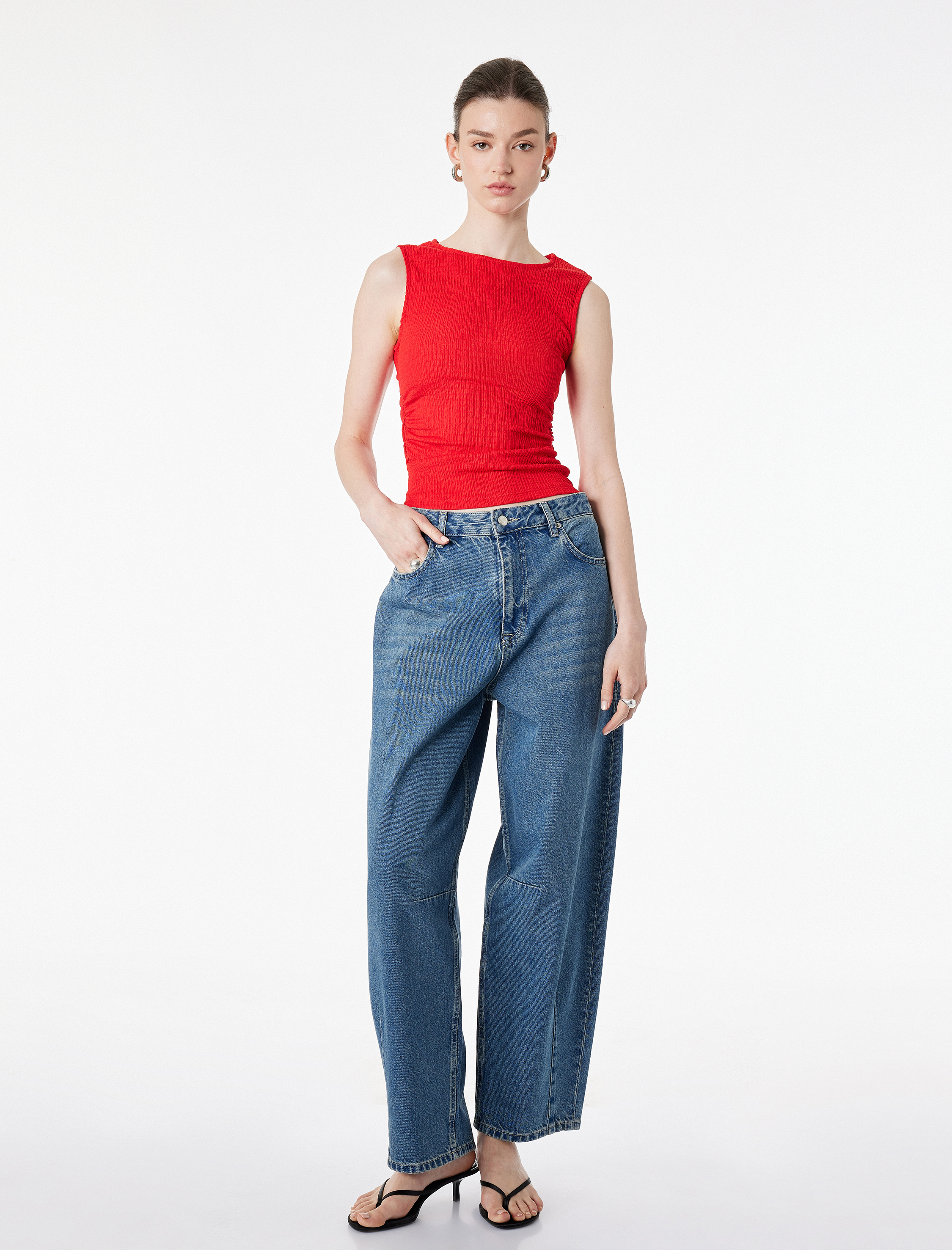   Bürümcük Kumaş Dokulu Slim Fit Kolsuz Bisiklet Yaka Atlet
