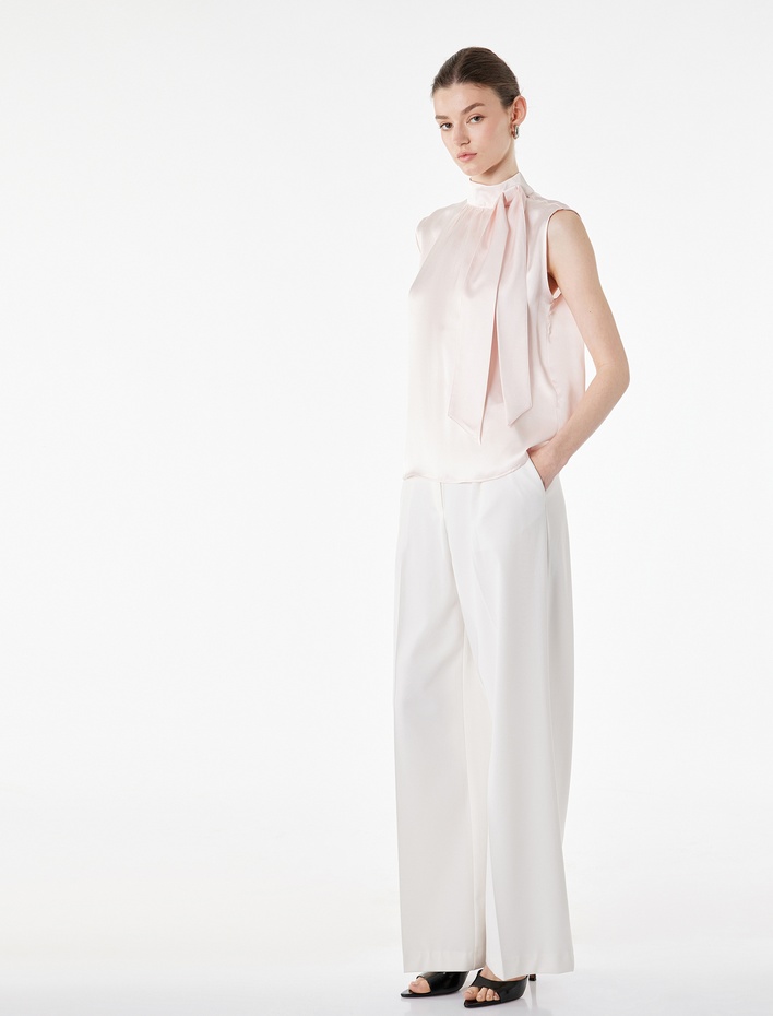  Fular Yaka Bağlama Detaylı Kolsuz Bluz