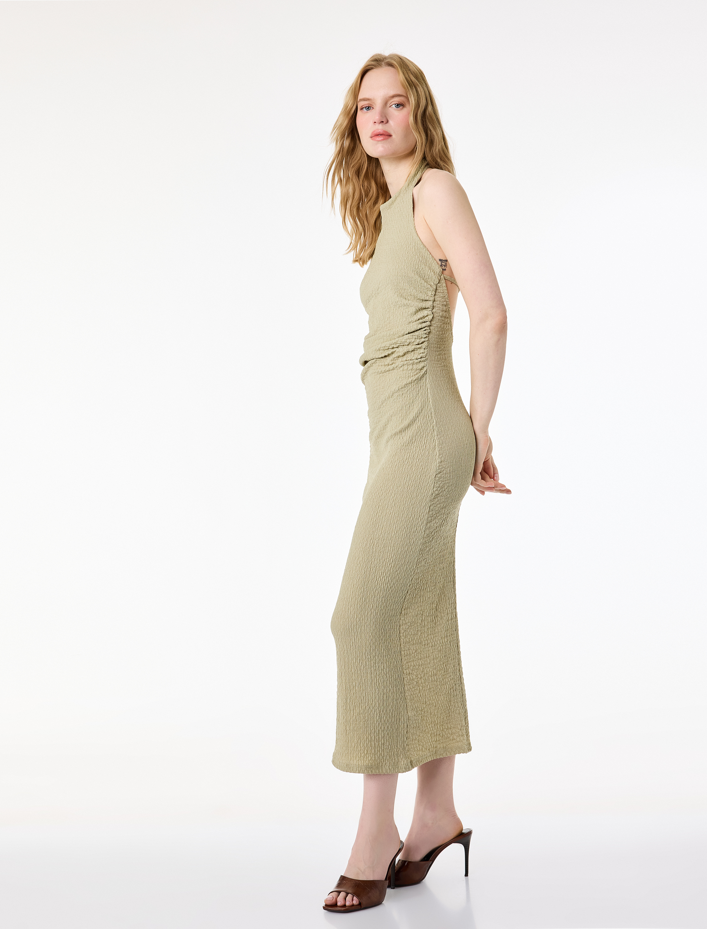   Bürümcük Kumaş Drapeli Sırt Dekolteli Boyundan Bağlamalı Halter Yaka Midi Elbise