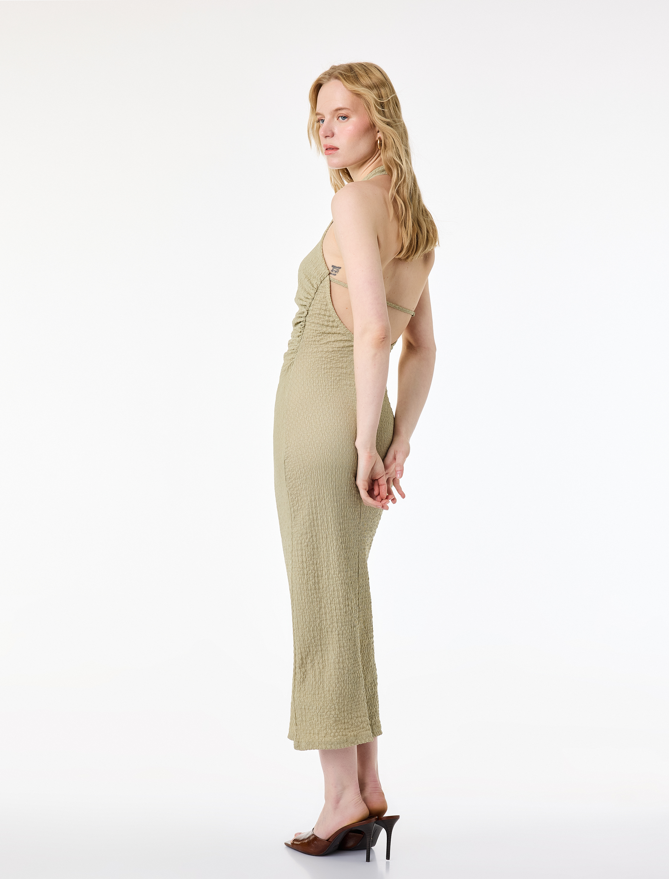   Bürümcük Kumaş Drapeli Sırt Dekolteli Boyundan Bağlamalı Halter Yaka Midi Elbise