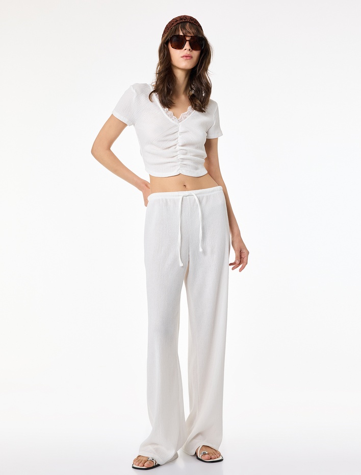  Bürümcük Kumaş Dantelli Slim Fit V Yaka Büzgülü Tişört