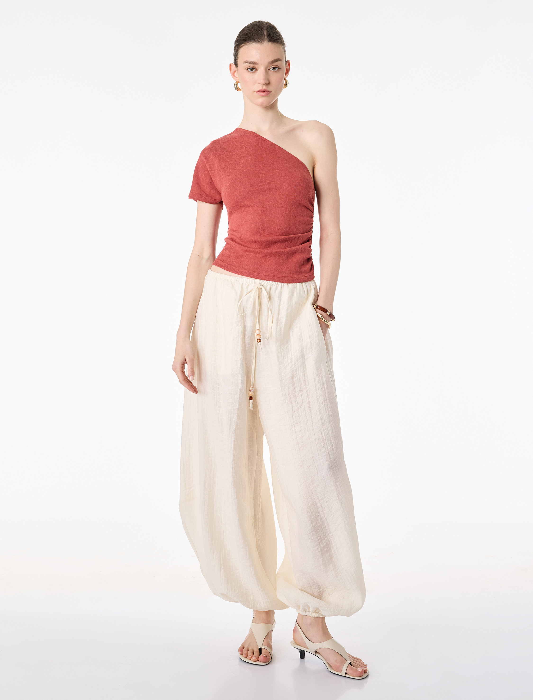   Regular Fit Drape Detaylı Asimetrik Yaka Tek Omuz Bluz