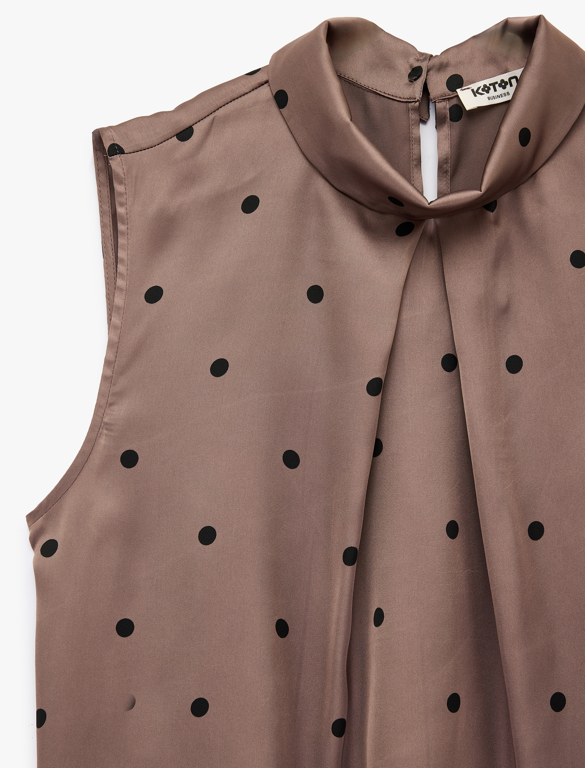   Puantiyeli Dik Yaka Saten Kolsuz Bluz