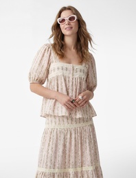 Pamuklu Vual Kumaş Dantel Detaylı Kare Yaka Kısa Balon Kollu Çiçekli Bluz