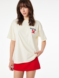 Pamuklu Bisiklet Yaka Kısa Kollu Rahat Kalıp Arkası Baskılı Tişört