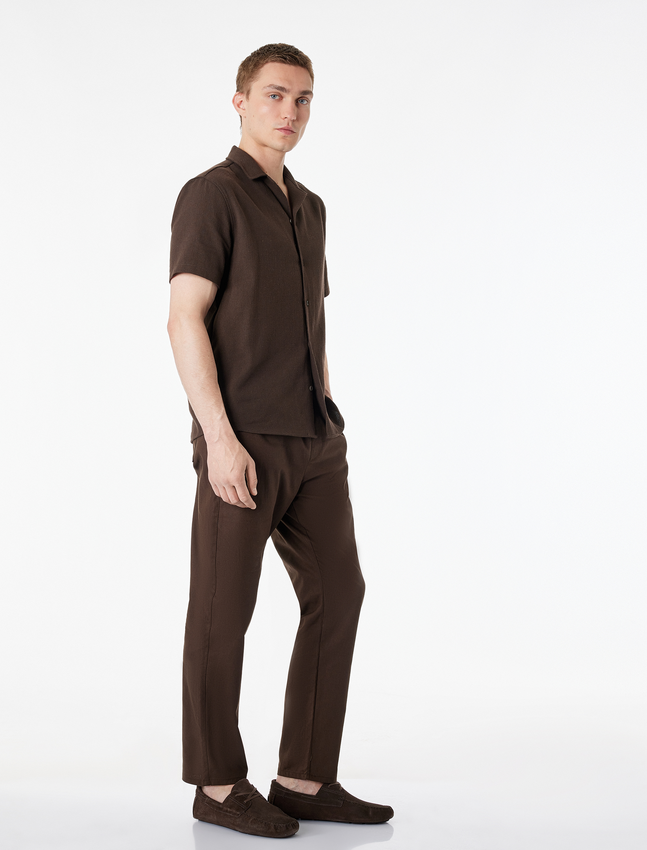   Pamuklu Regular Fit Düğmeli Devrik Yaka Kısa Kollu Gömlek