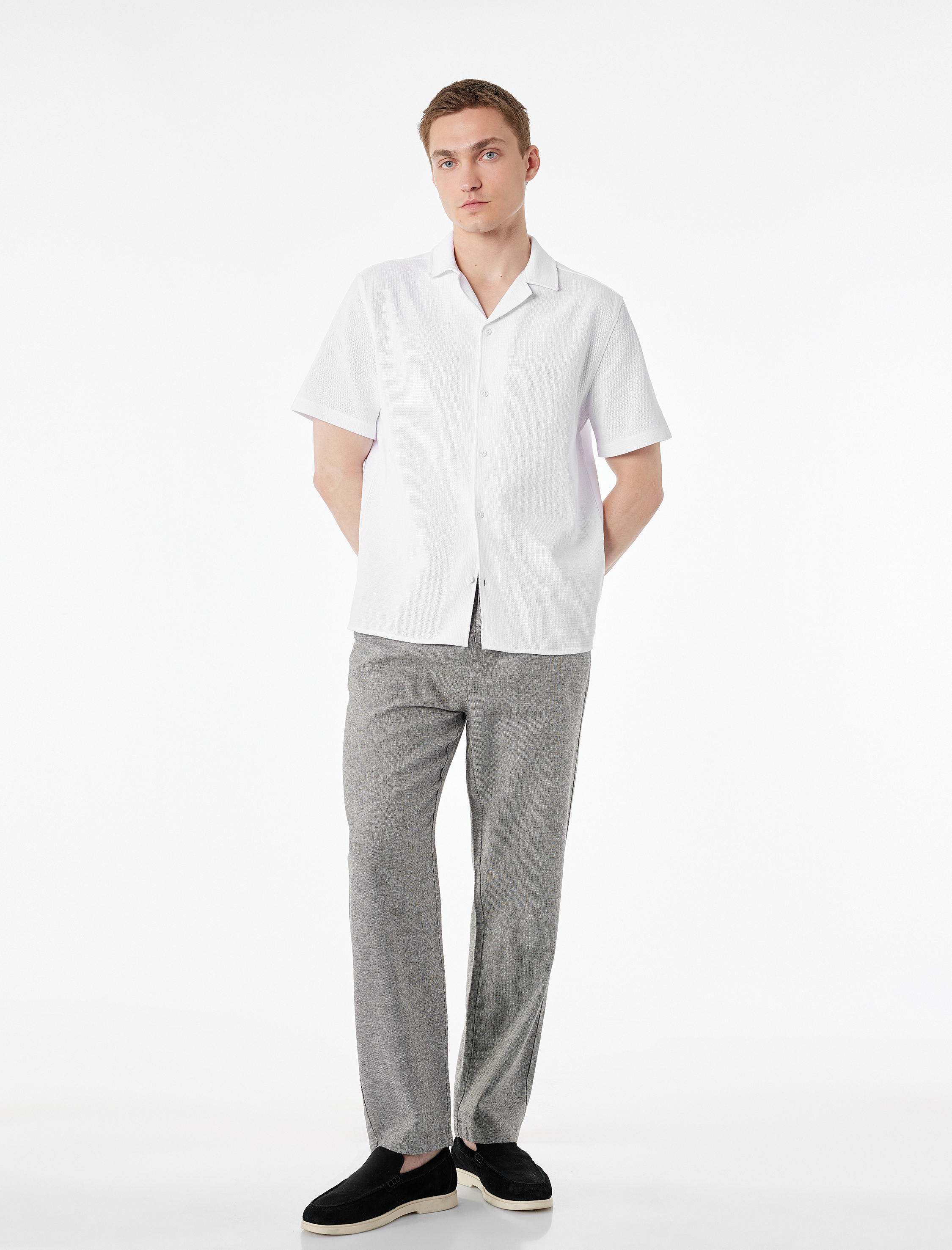   Pamuklu Regular Fit Düğmeli Devrik Yaka Kısa Kollu Gömlek