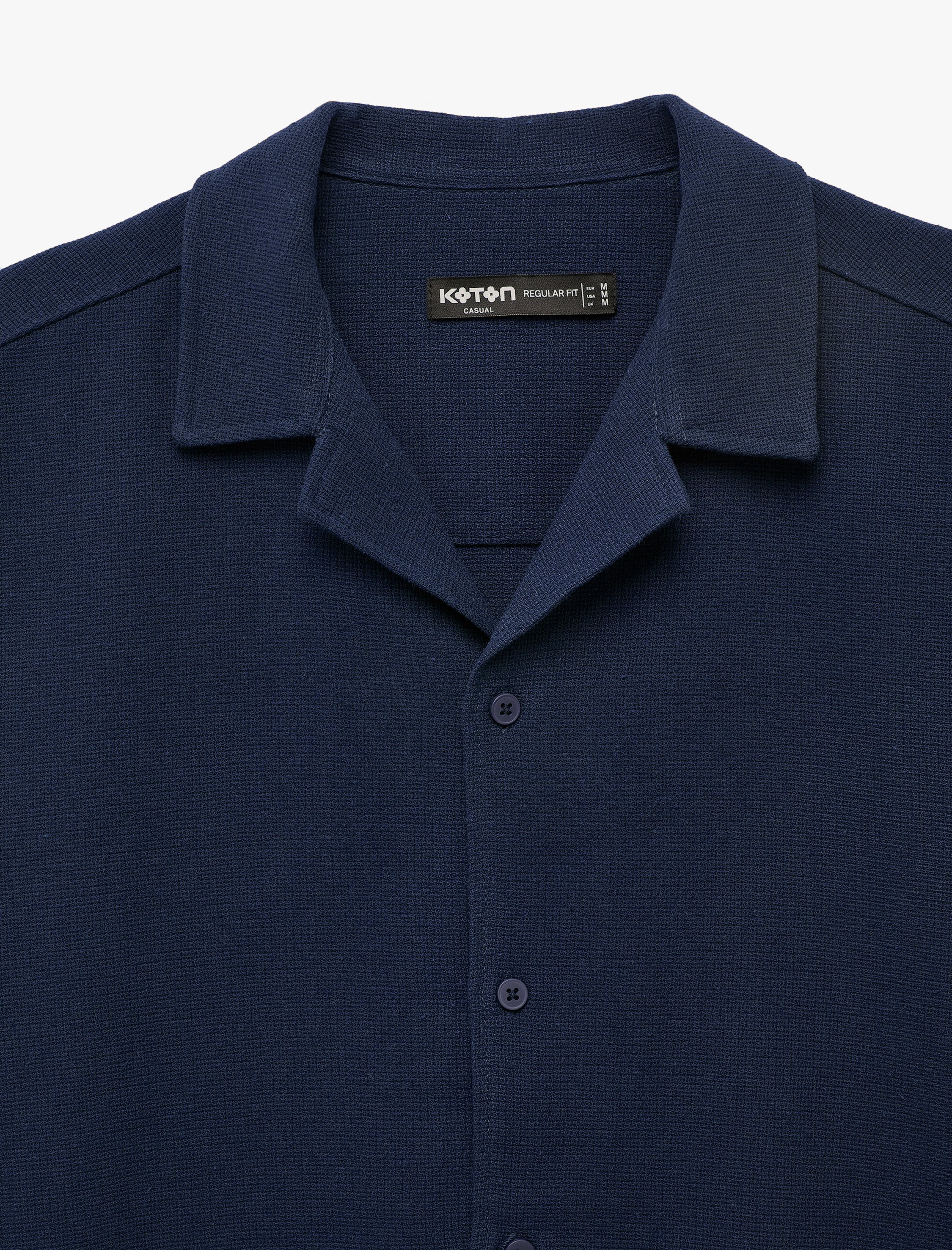   Pamuklu Regular Fit Düğmeli Devrik Yaka Kısa Kollu Gömlek