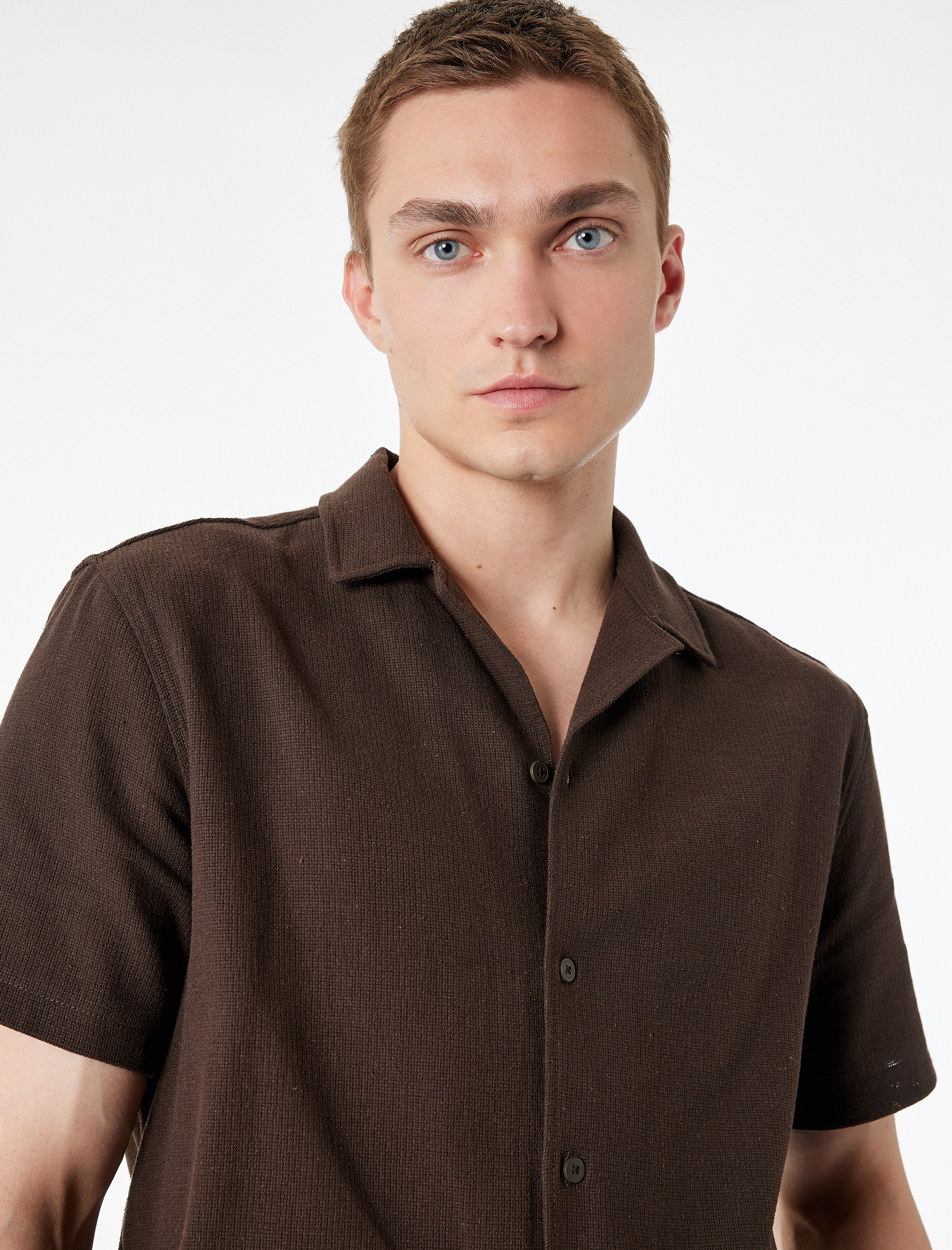   Pamuklu Regular Fit Düğmeli Devrik Yaka Kısa Kollu Gömlek