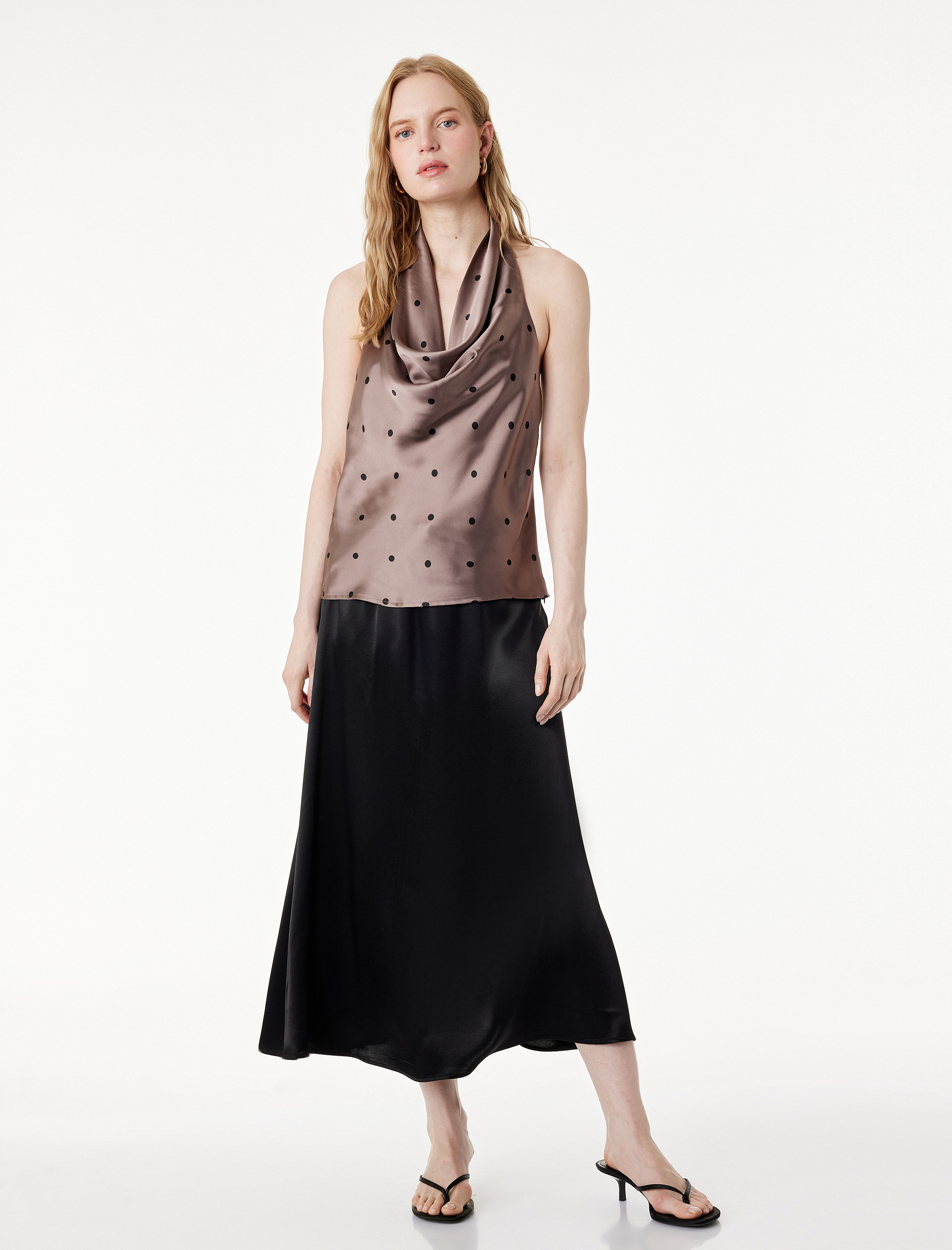   Puantiyeli Degaje Yaka Kolsuz Saten Bluz