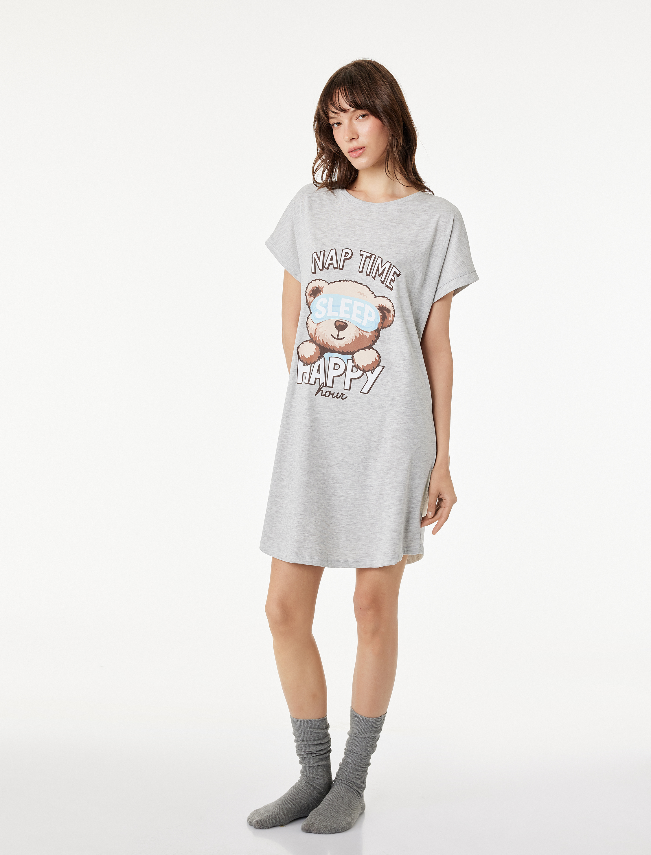   Rahat Kalıp Bisiklet Yaka Ayıcık Baskılı Kısa Kollu Gecelik