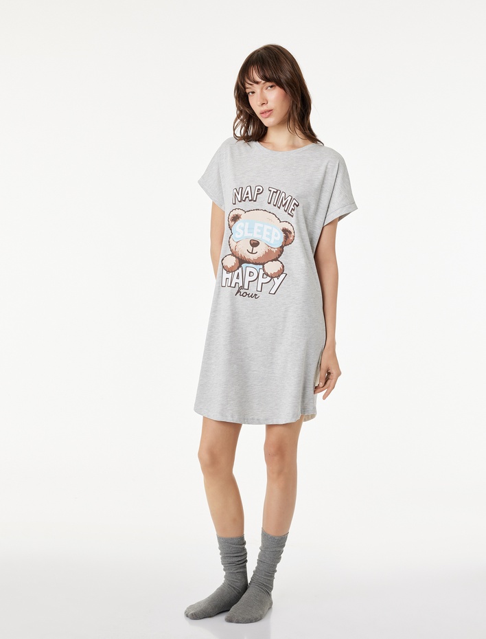  Rahat Kalıp Bisiklet Yaka Ayıcık Baskılı Kısa Kollu Gecelik