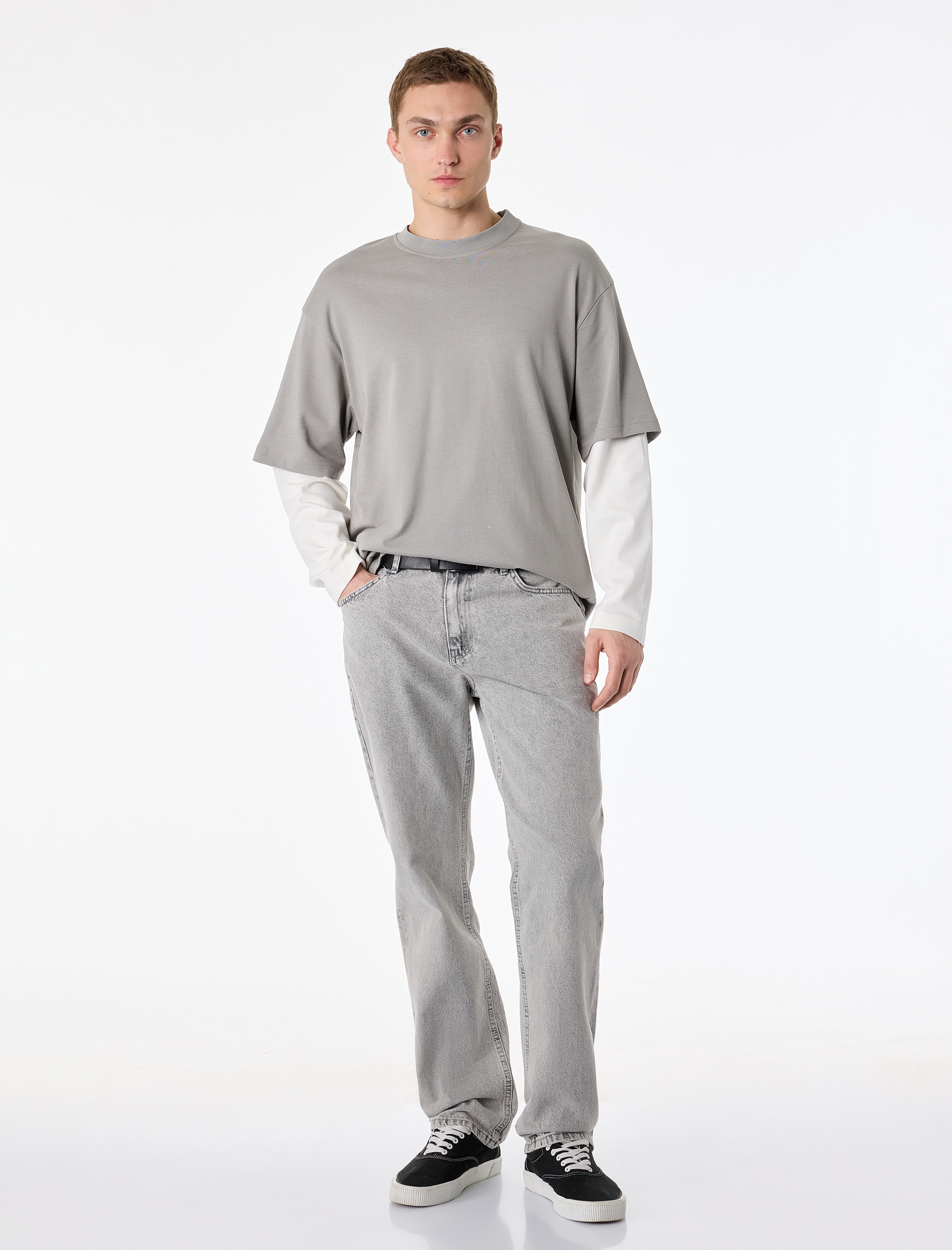   Bisiklet Yaka Rahat Kalıp Pamuklu Tok Kumaş Detaylı Uzun Çıkma Kollu Tişört