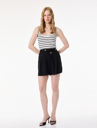 Keten Karışımlı Pileli Cepli Kemerli Mini Şort