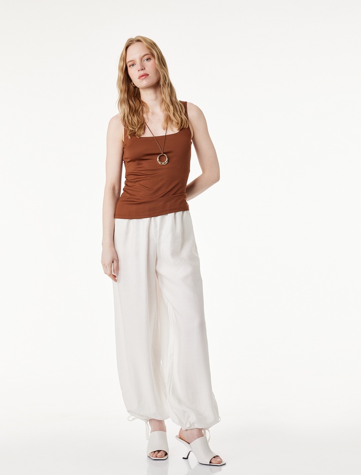  Slim Fit Yuvarlak Yaka Kolsuz Top