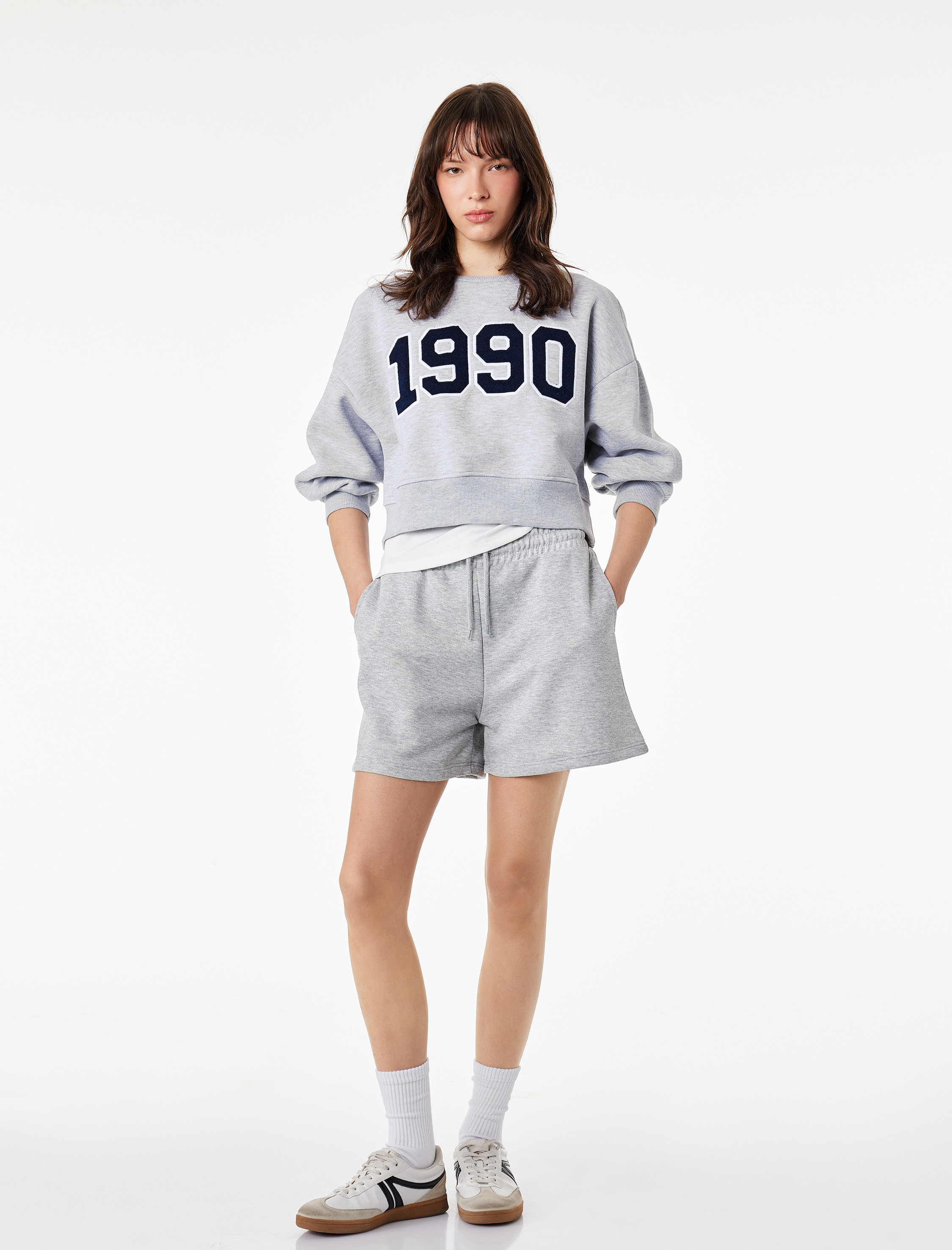   Slim Fit Beli Bağcıklı Cepli Simli Mini Şort