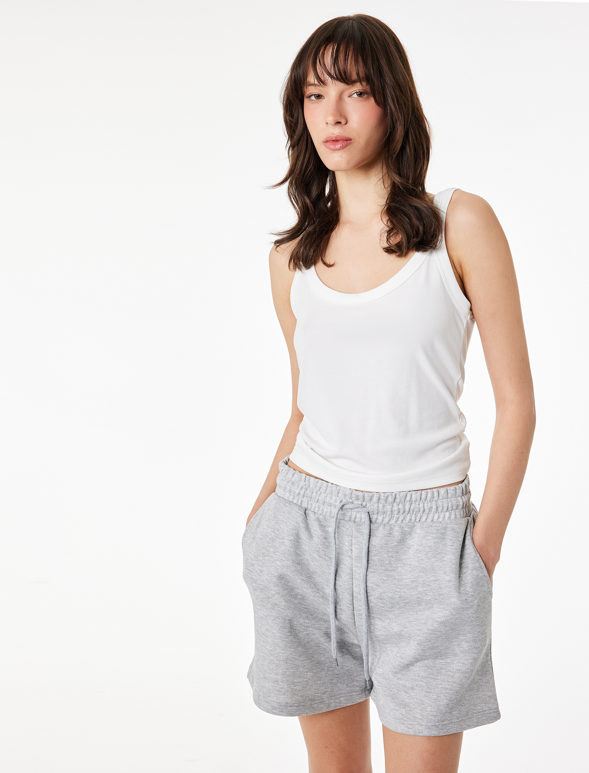   Slim Fit Beli Bağcıklı Cepli Simli Mini Şort