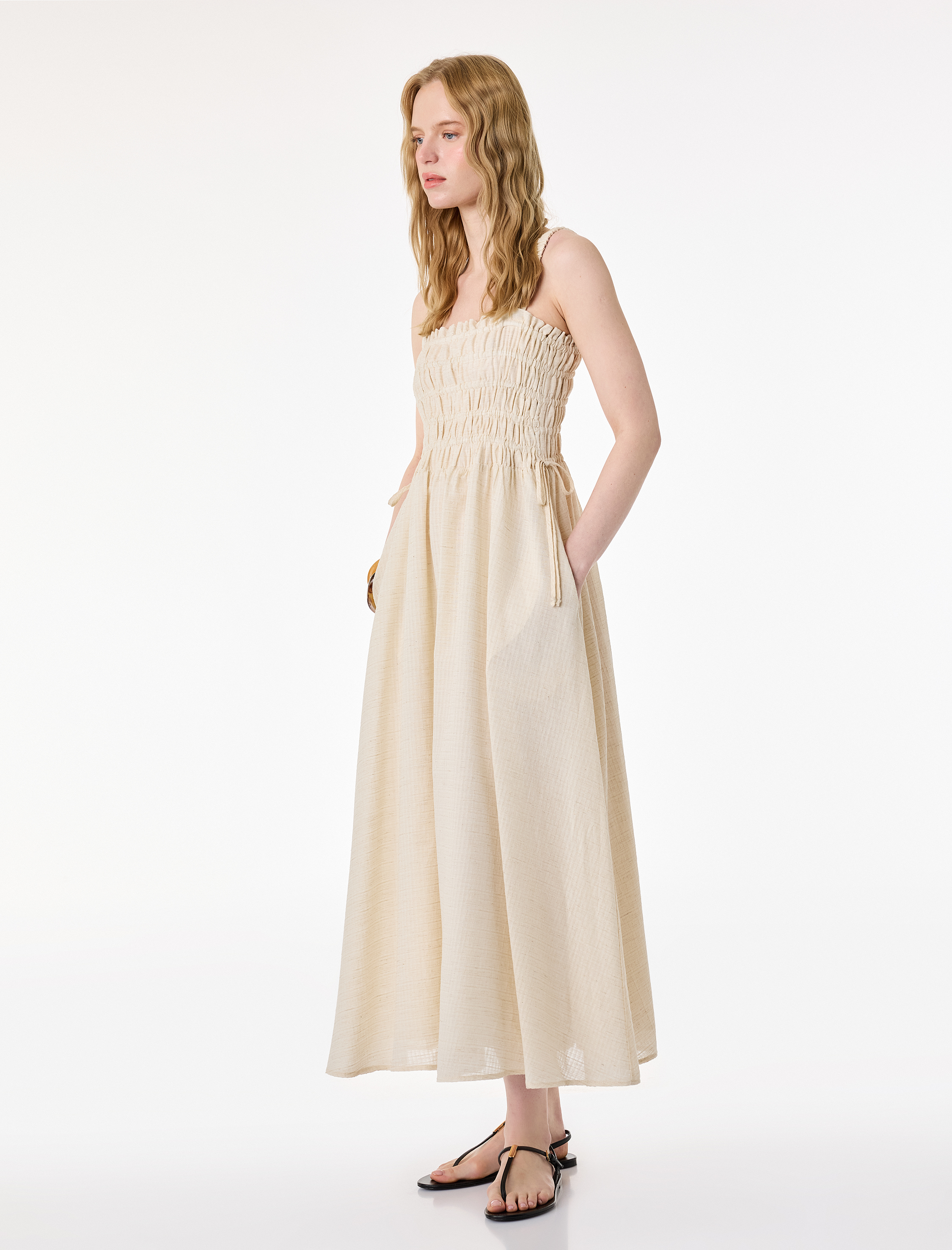   Keten Karışımlı Kare Yaka Yanları Bağlamalı Fiyonklu Büzgülü Askılı Uzun Elbise