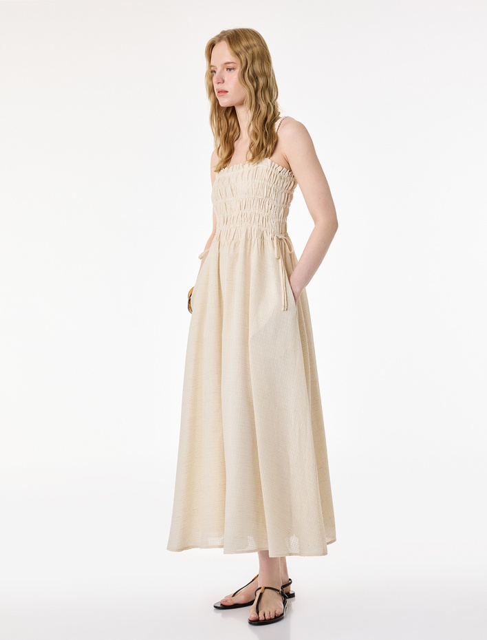  Keten Karışımlı Kare Yaka Yanları Bağlamalı Fiyonklu Büzgülü Askılı Uzun Elbise