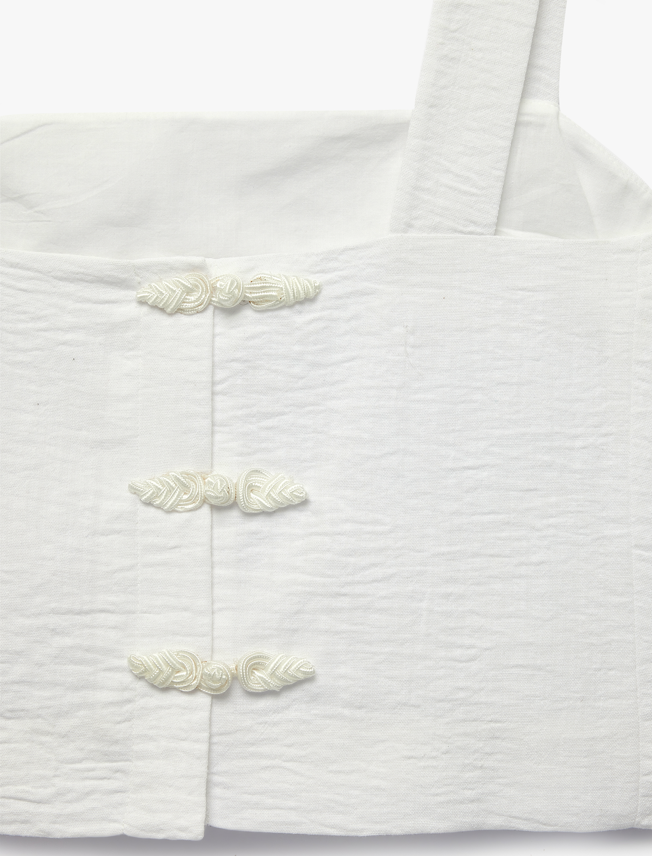   Kare Yaka Düğme Detaylı Kalın Askılı Keten Karışımlı Crop Bluz