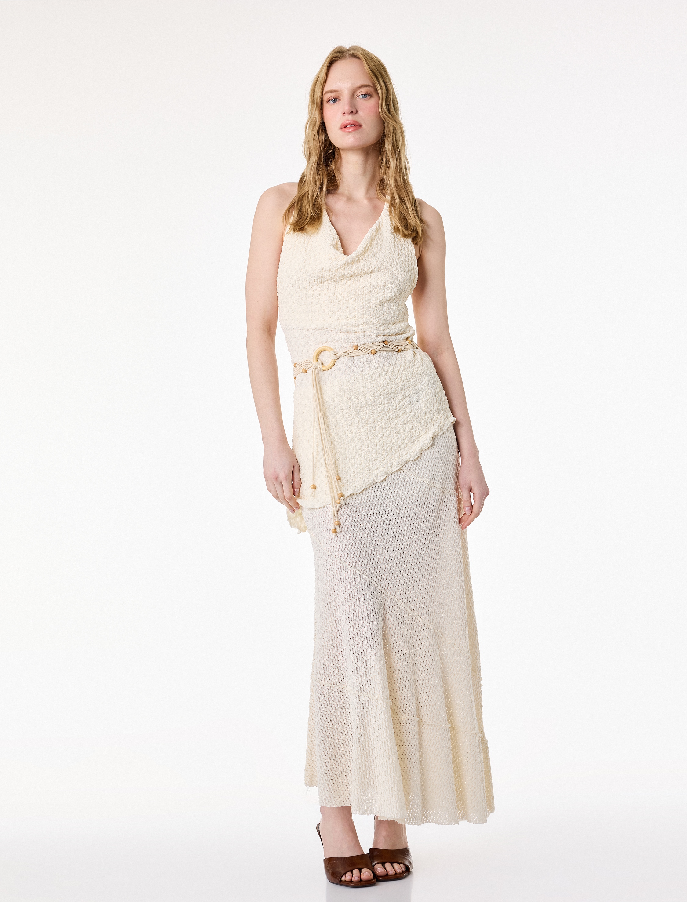   Bürümcük Kumaş Sırt Dekolteli Asimetrik Kesim Dökümlü Yaka Kemerli Bluz