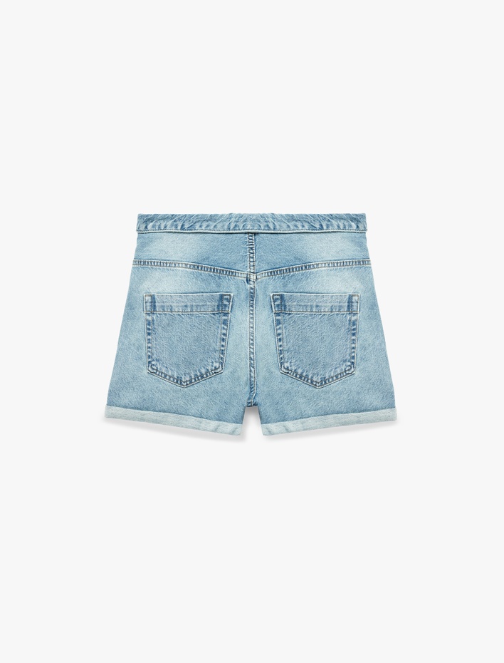  Pamuklu Rahat Kalıp Düğme Detaylı Beli Katlamalı Mini Denim Şort