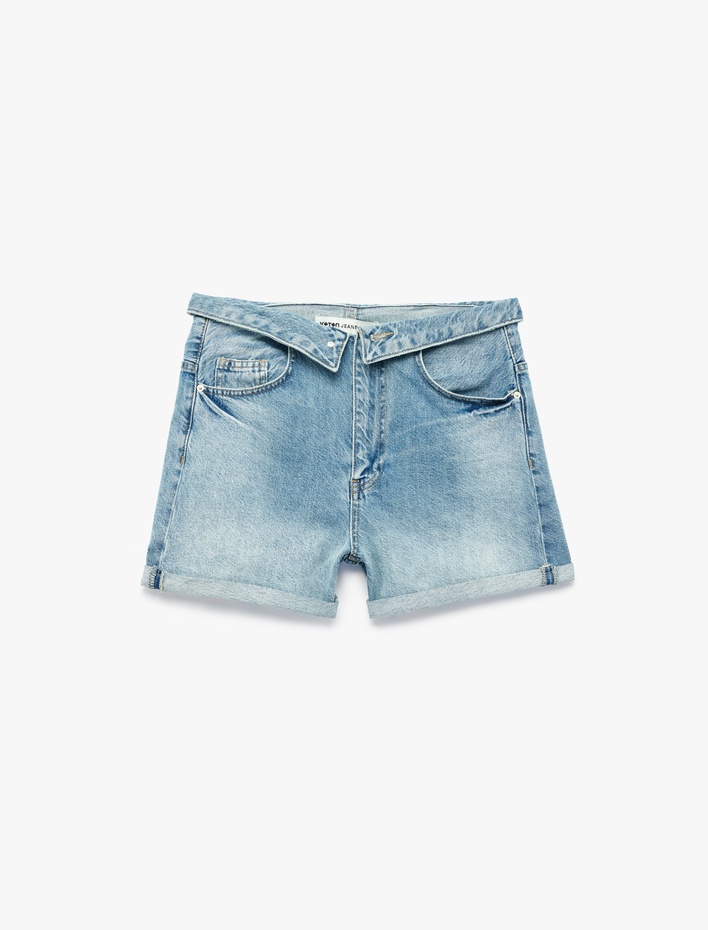  Pamuklu Rahat Kalıp Düğme Detaylı Beli Katlamalı Mini Denim Şort