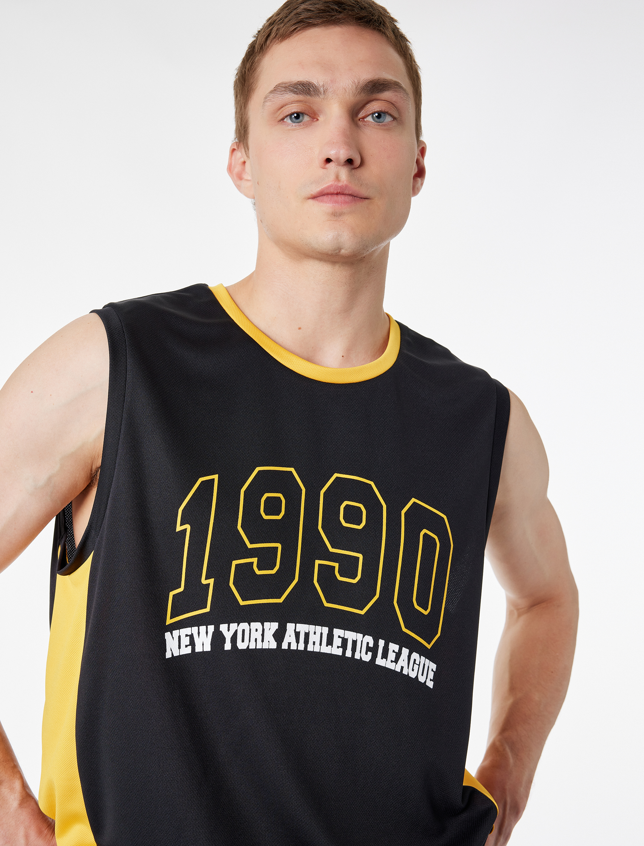   Regular Fit Kolsuz Bisiklet Yaka Baskılı Spor Atlet