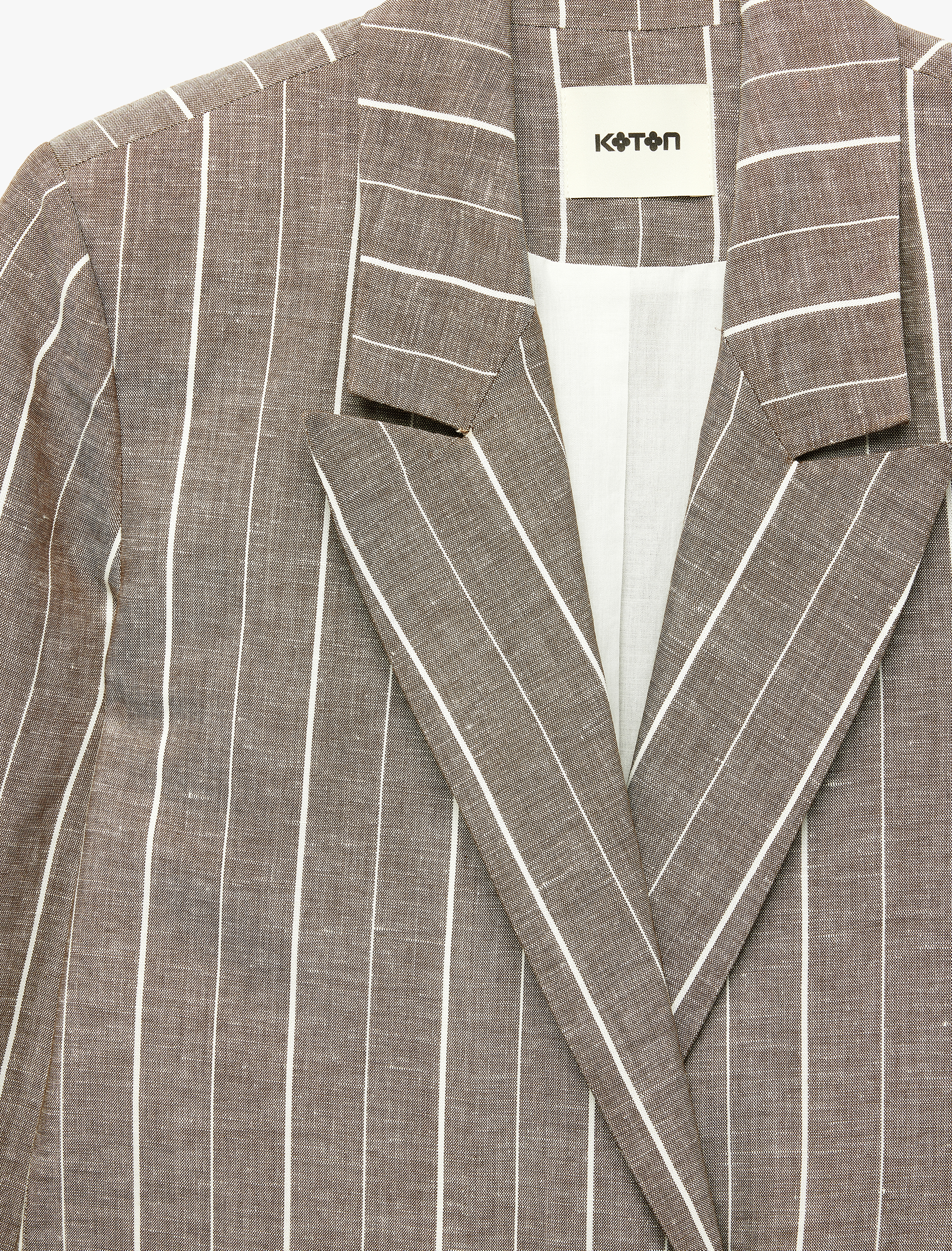   Düğme Detaylı Cepli Uzun Kollu Kruvaze Yaka Blazer Ceket