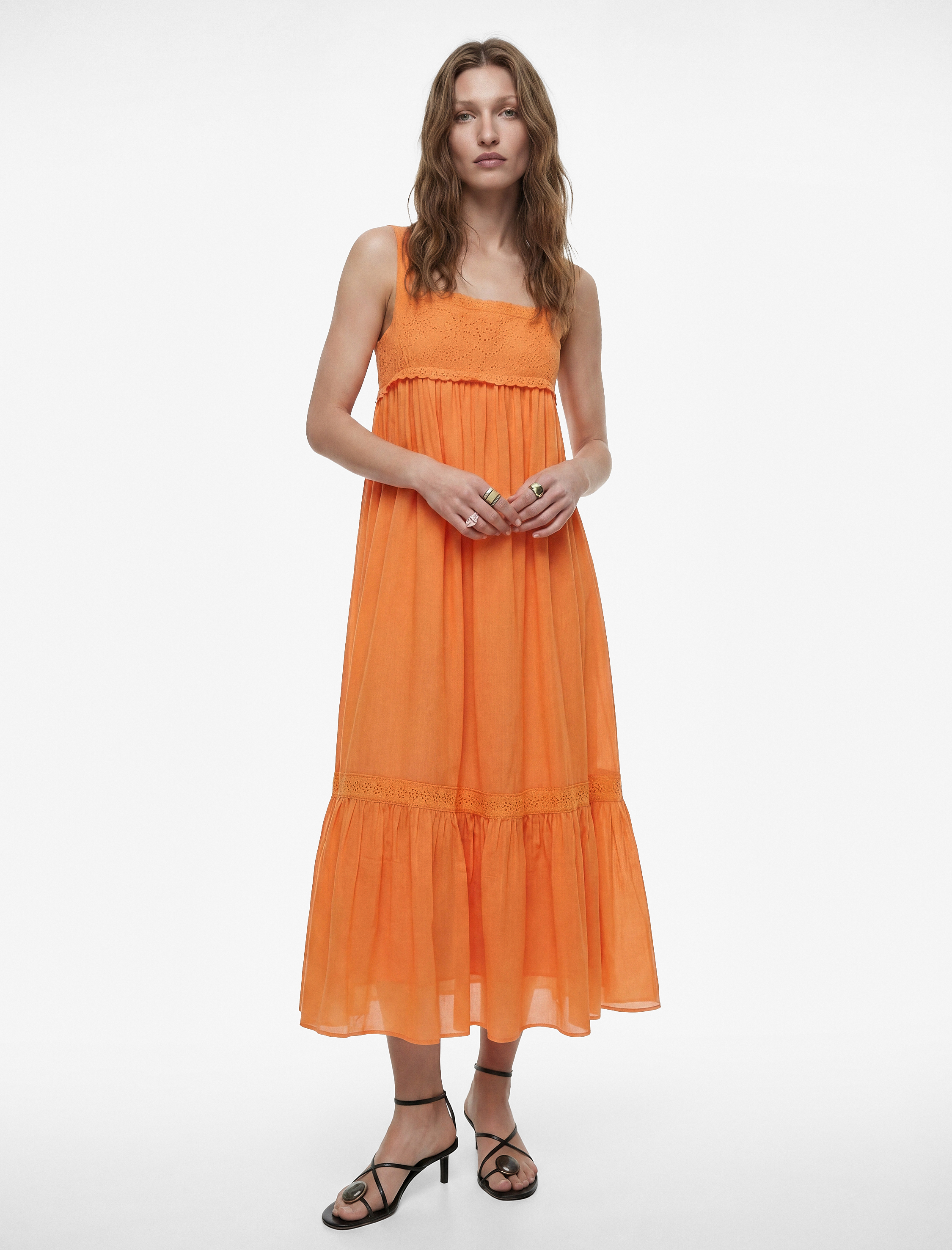   Brode Detaylı Askılı Kare Yaka Maxi Elbise