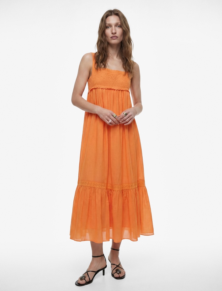  Brode Detaylı Askılı Kare Yaka Maxi Elbise