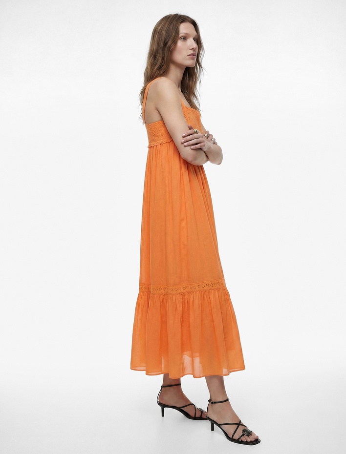  Brode Detaylı Askılı Kare Yaka Maxi Elbise