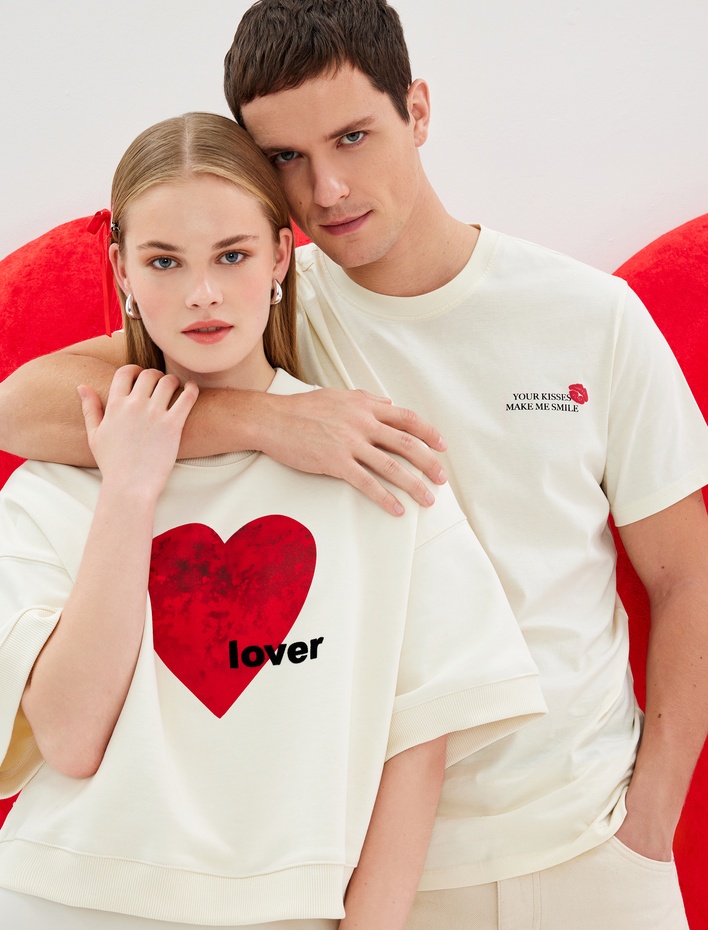  Pamuklu Kısa Kollu Bisiklet Yaka Kalpli Oversize Sweatshirt