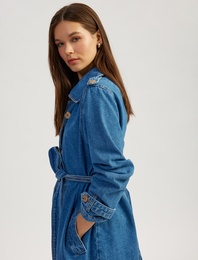 Uzun Kollu Cepli Klasik Yaka Kemer Detaylı Denim Trençkot