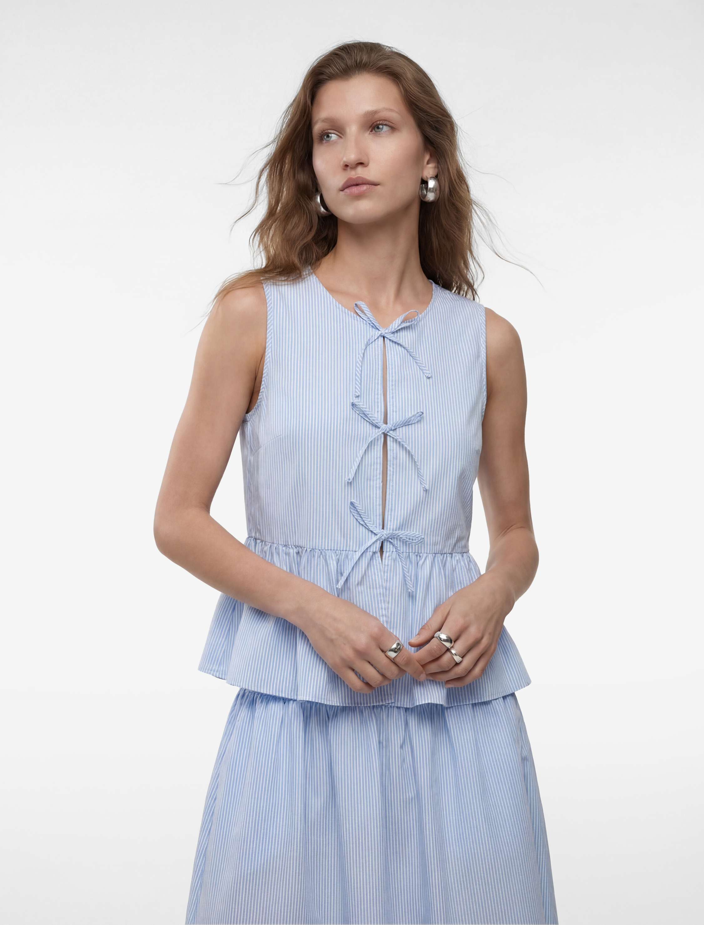   Bisiklet Yaka Önden Bağlama Detaylı Fiyonklu Çizgili Peplum Bluz