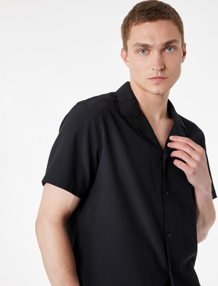  Regular Fit Kısa Kollu Dokulu Apaş Yaka Gömlek