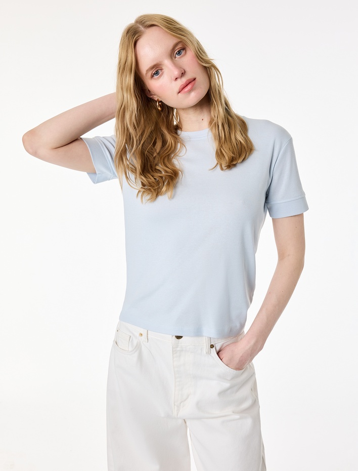  Slim Fit Kısa Kollu Bisiklet Yaka Basic Tişört