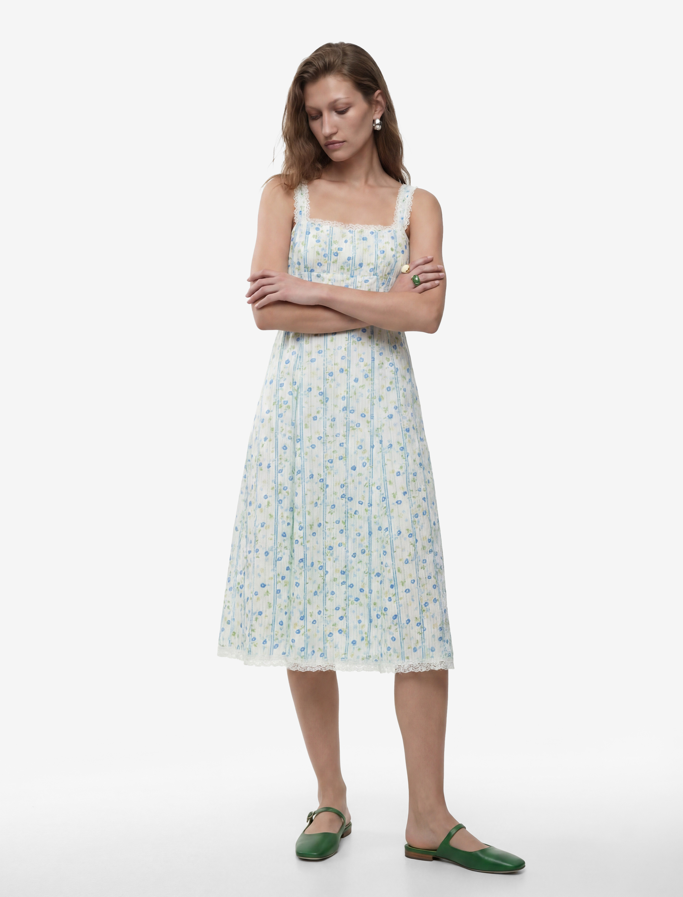   Viskon Kumaş Dantel Detaylı Kare Yaka Askılı Çiçekli Uzun Elbise