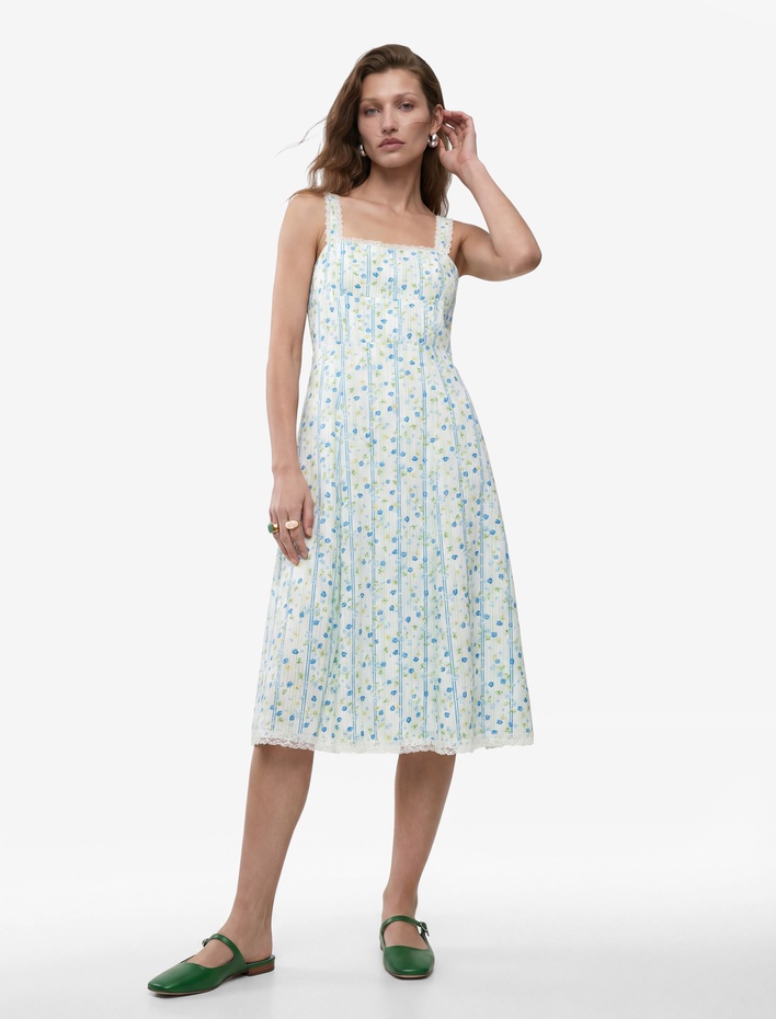  Viskon Kumaş Dantel Detaylı Kare Yaka Askılı Çiçekli Uzun Elbise