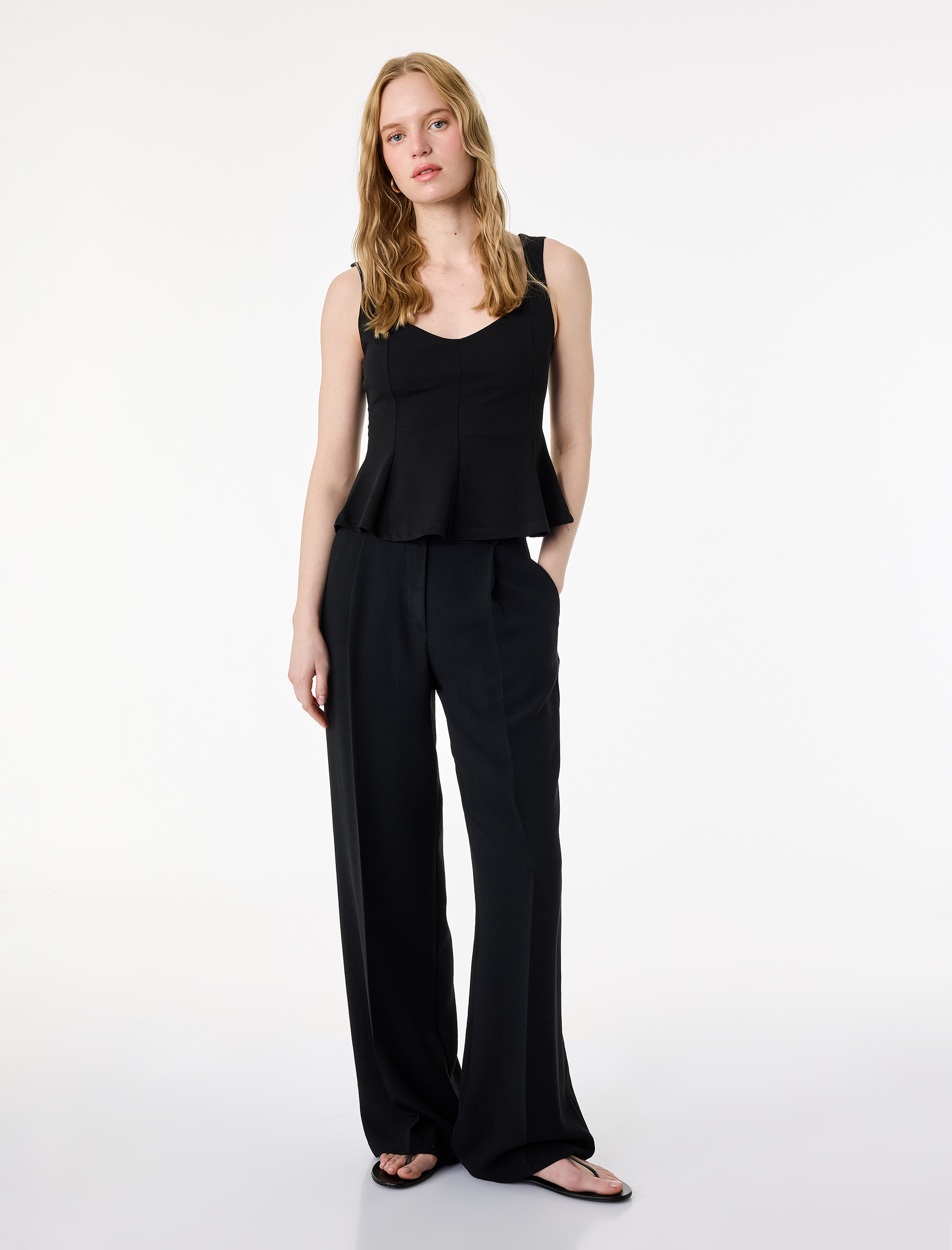   V Yaka Kolsuz Slim Fit Krep Peplum Bluz