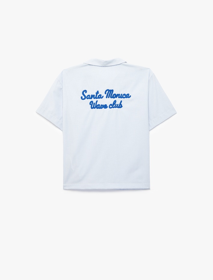 Erkek Çocuk Arkası Nakış Detaylı Devrik Yaka Kısa Kollu Çizgili Poplin Gömlek