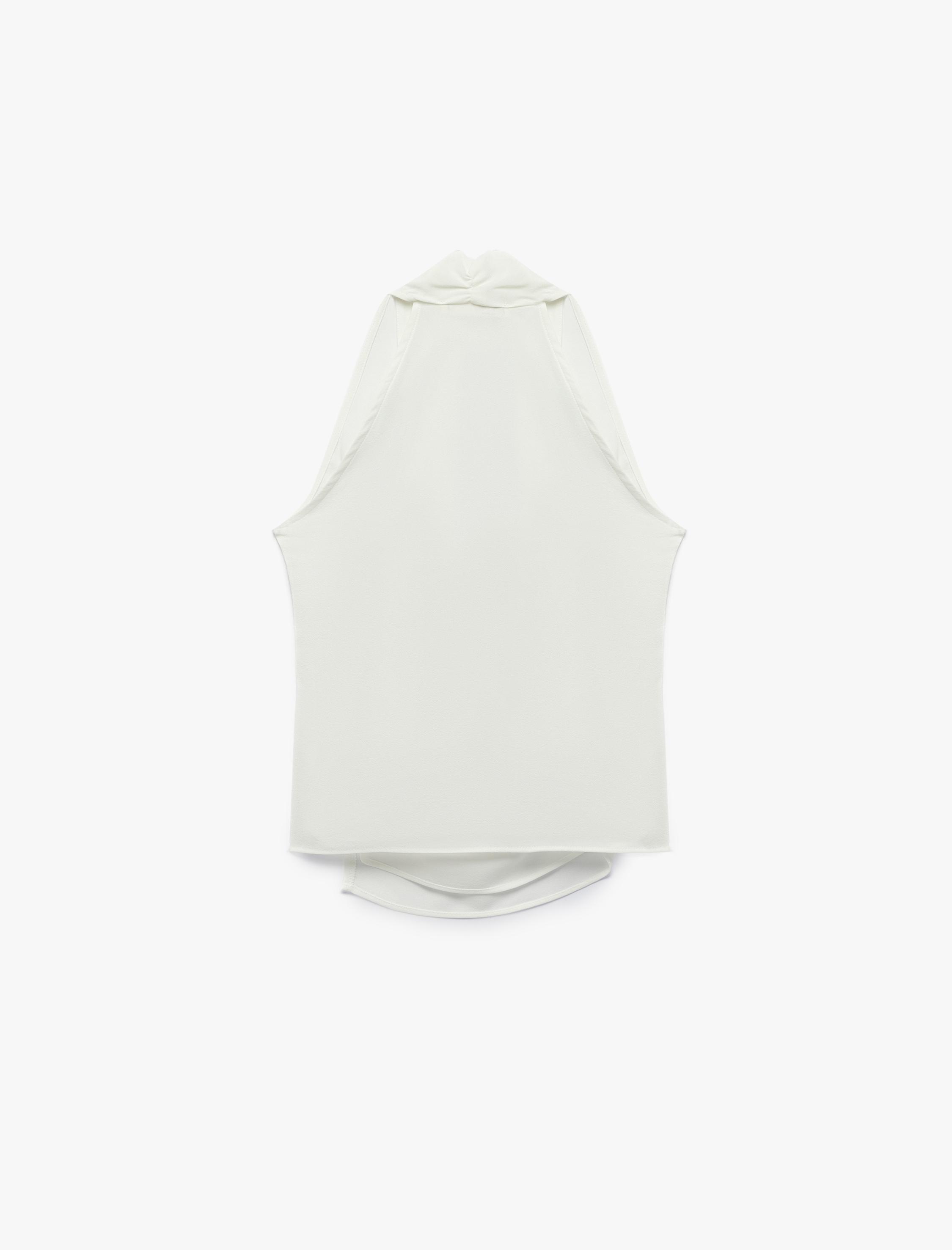   Metal Aksesuarlı Kolsuz Kruvaze Yaka Krep Bluz