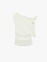 Slim Fit Asimetrik Yaka Kolsuz Bürümcük Bluz