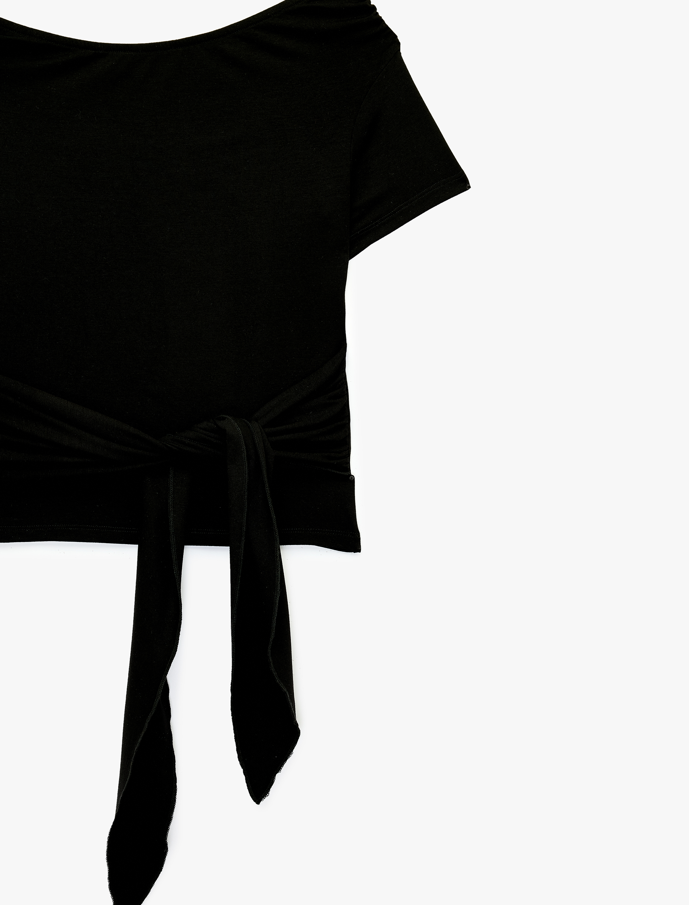   Likralı Viskon Kumaş Slim Fit Bağlama Detaylı Kayık Yaka Kısa Kollu Bluz