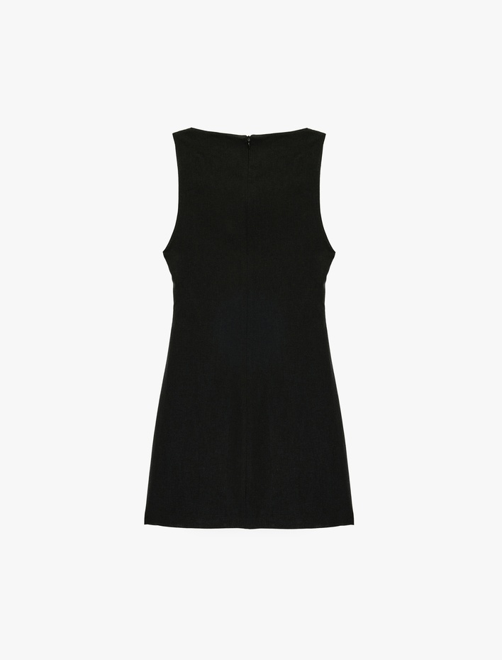  Kolsuz Bisiklet Yaka Aksesuar Detaylı Mini Keten Elbise