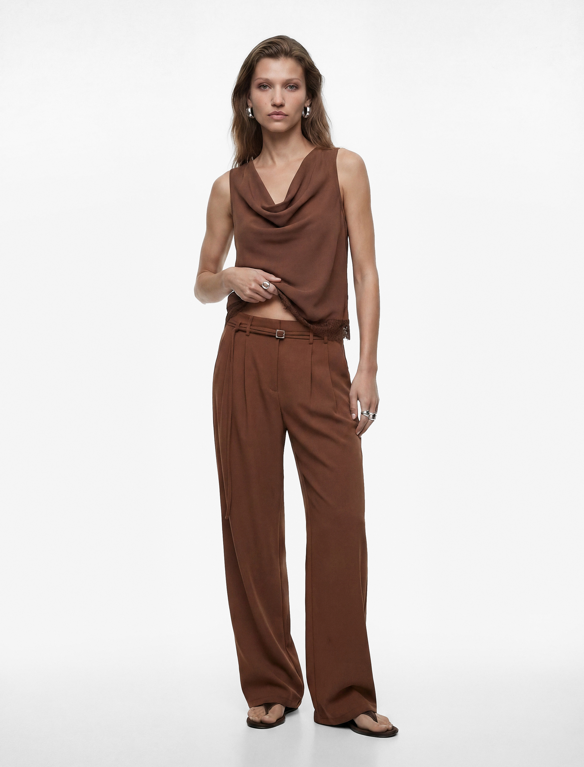   Kolsuz Degaje Yaka Dantel Detaylı Saten Bluz